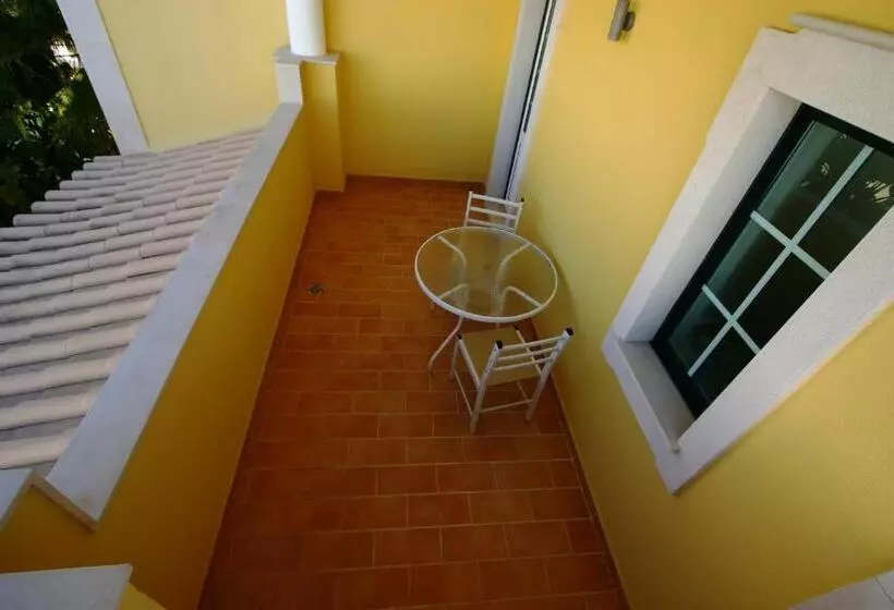 ベッドアンドブレックファースト Villa Vista Mar Piscina Suites