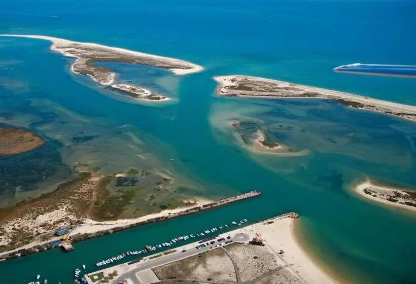 ベッドアンドブレックファースト Villa Vista Mar Piscina Suites