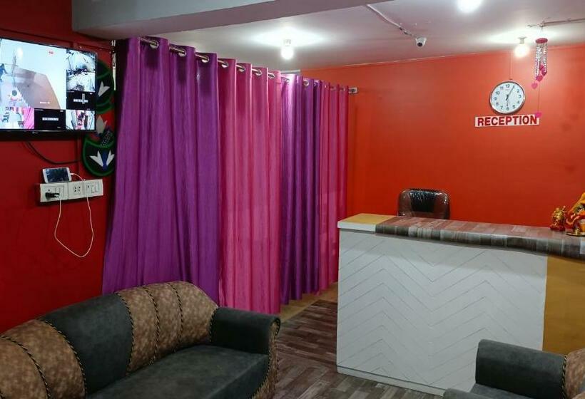 Hotel Oyo 84792 Delhi Heart