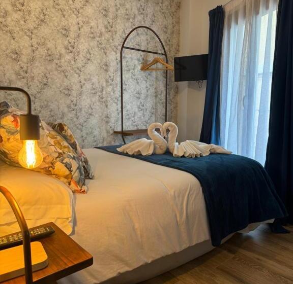 پانسیون Ateneo Cuenca Suites