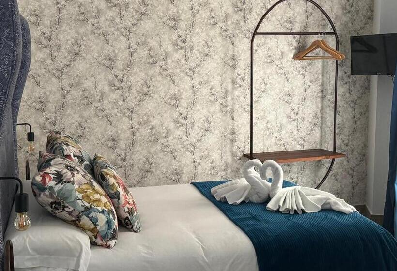 پانسیون Ateneo Cuenca Suites