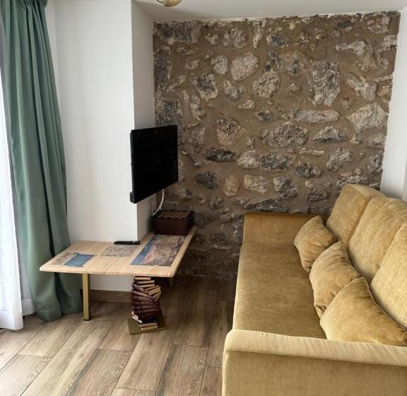 پانسیون Ateneo Cuenca Suites