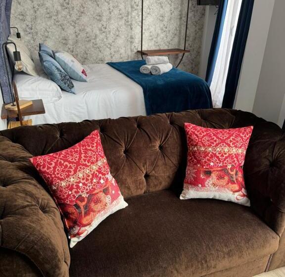 پانسیون Ateneo Cuenca Suites