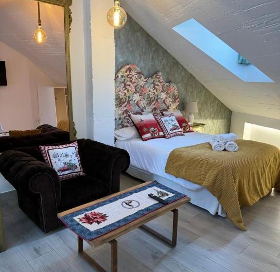 پانسیون Ateneo Cuenca Suites