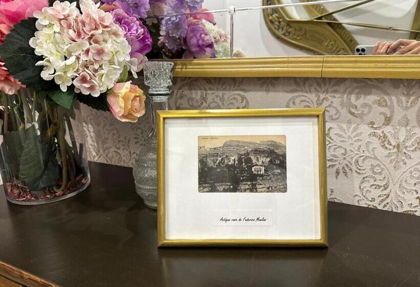 پانسیون Ateneo Cuenca Suites