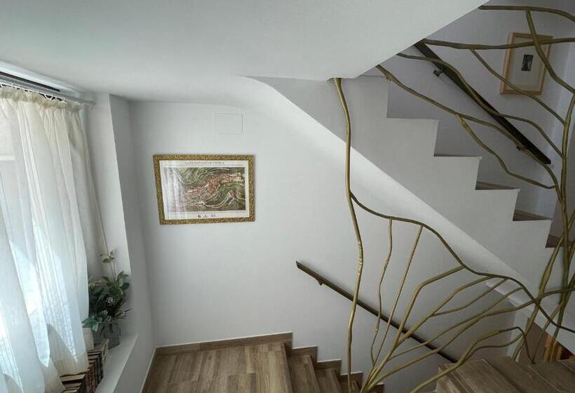 پانسیون Ateneo Cuenca Suites