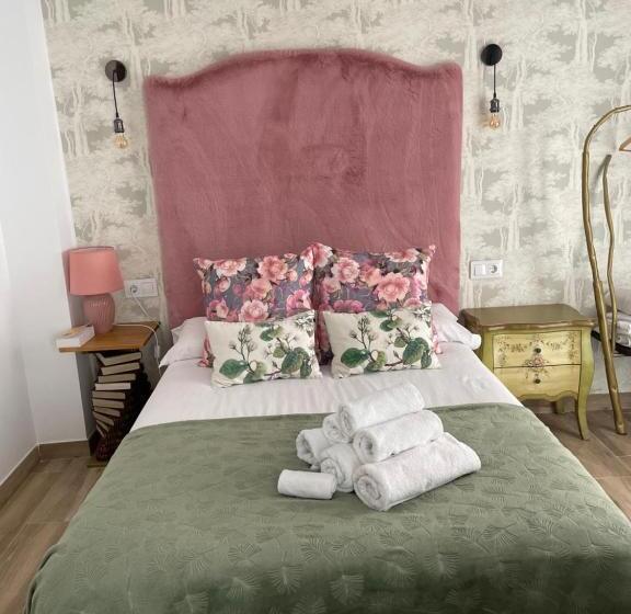 پانسیون Ateneo Cuenca Suites