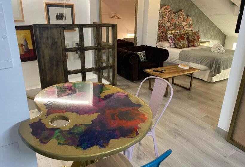 پانسیون Ateneo Cuenca Suites