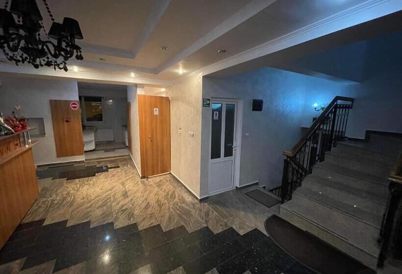 پانسیون Casa Floraly