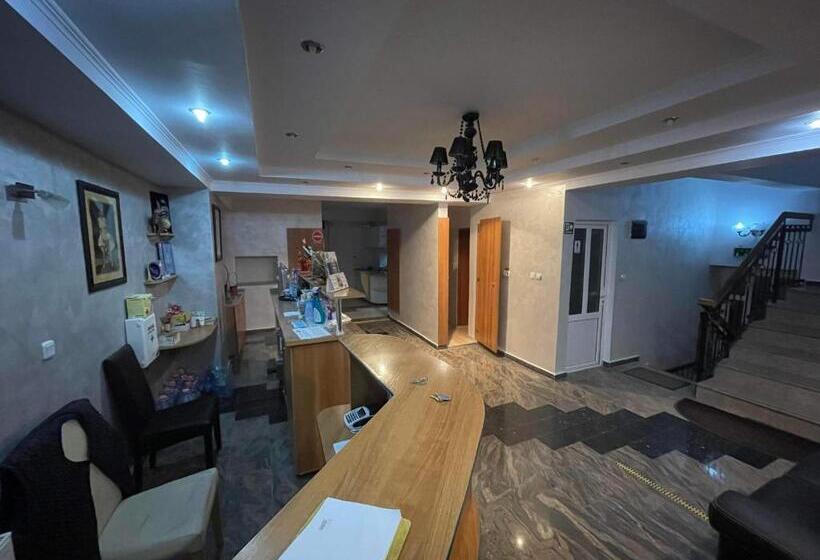 پانسیون Casa Floraly