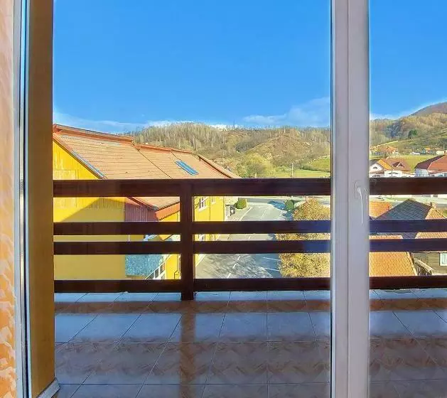 ペンション Floare De Colt Petrosani