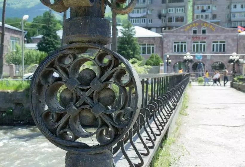 پانسیون Green Paradise Guest House