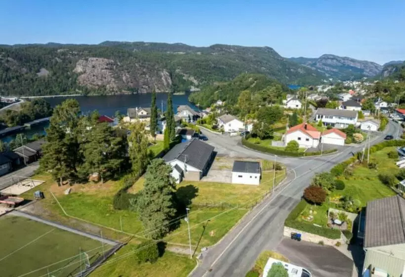 پانسیون Hybel Med Gratis Internett Og Parkering