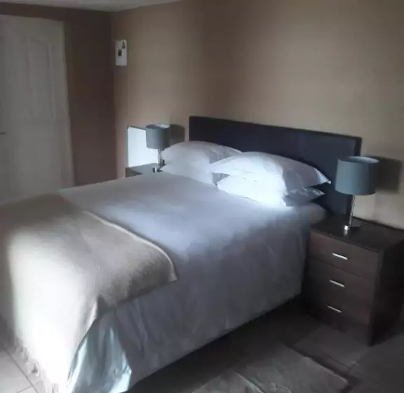 ペンション Marina Views Guesthouse
