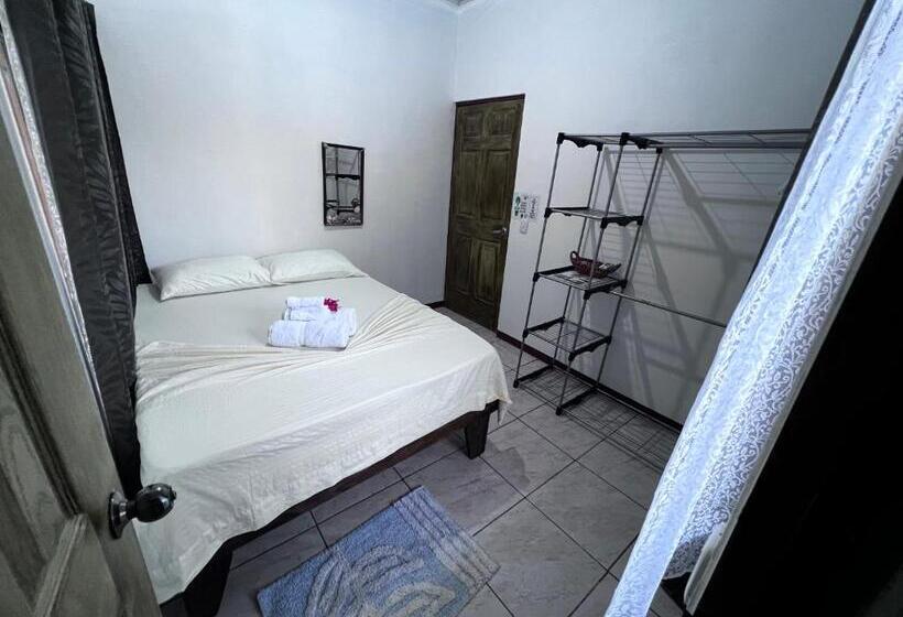 پانسیون Natural Experience House