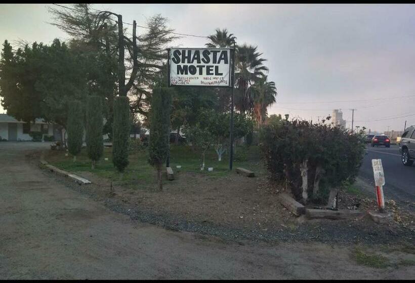 ペンション Room In Lodge  Shasta Motel In Turlock, Ca
