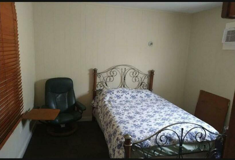 ペンション Room In Lodge  Shasta Motel In Turlock, Ca