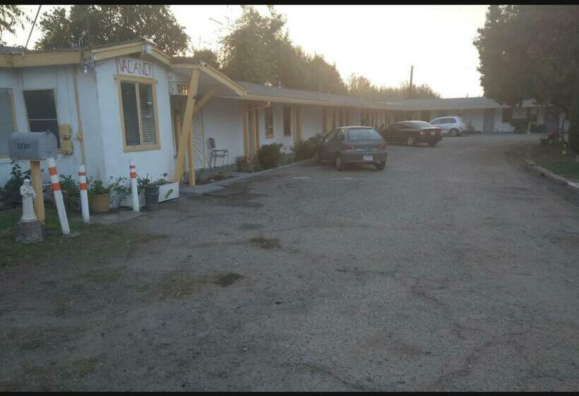 ペンション Room In Lodge  Shasta Motel In Turlock, Ca
