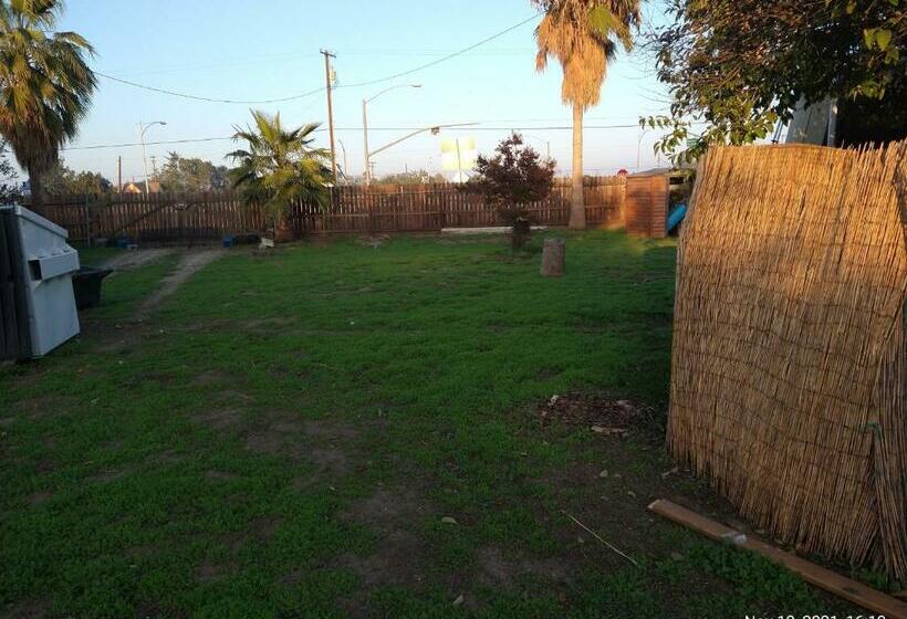 ペンション Room In Lodge  Shasta Motel In Turlock, Ca
