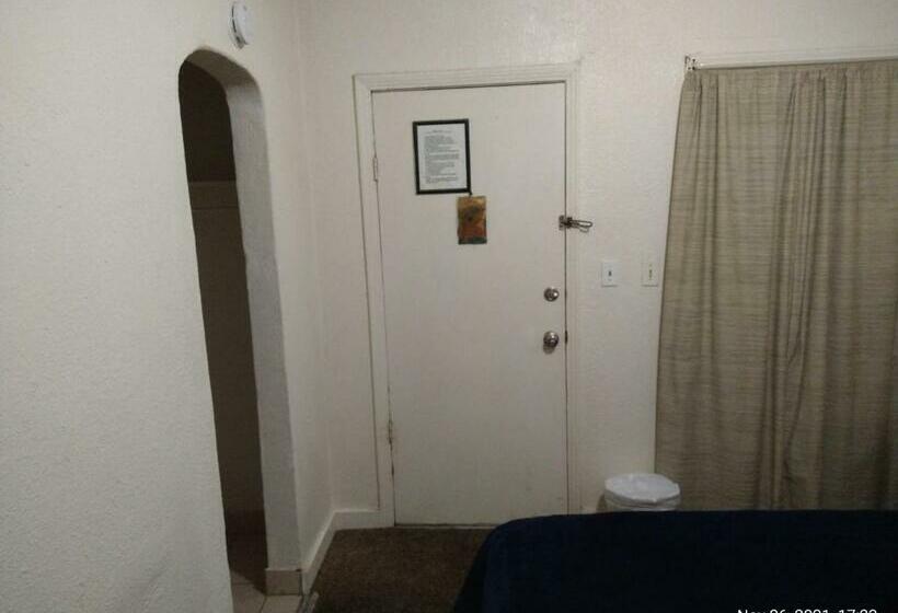 ペンション Room In Lodge  Shasta Motel In Turlock, Ca