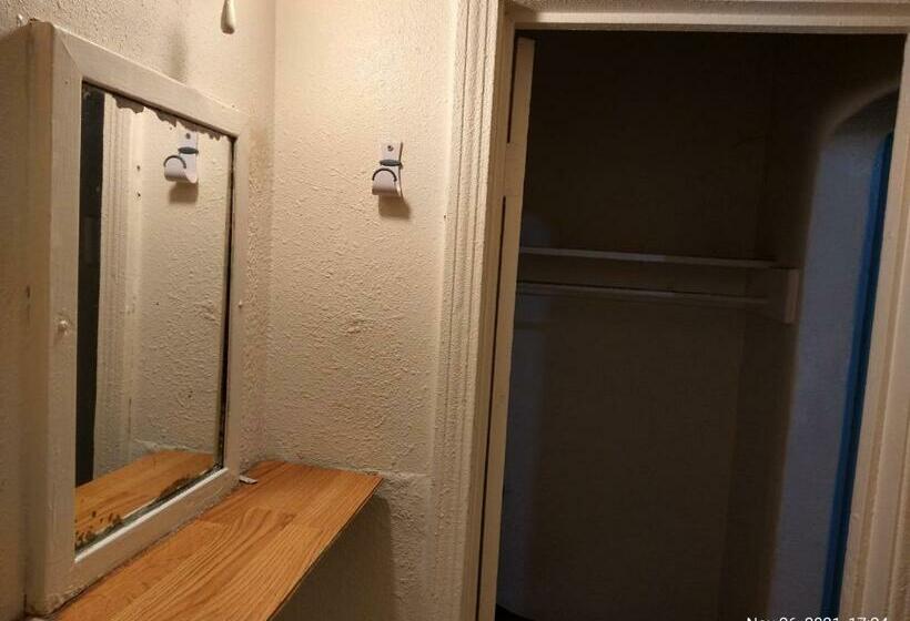 ペンション Room In Lodge  Shasta Motel In Turlock, Ca