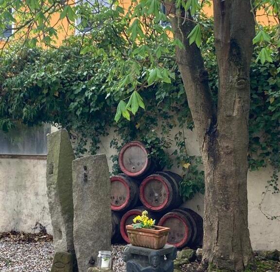 Retkeilymaja Callm Aka Zum Goldenen Löwen Zu Nacht Bei Der Destillerie