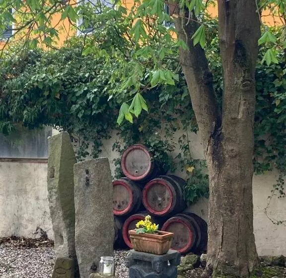 Retkeilymaja Callm Aka Zum Goldenen Löwen   Zu Nacht Bei Der Destillerie