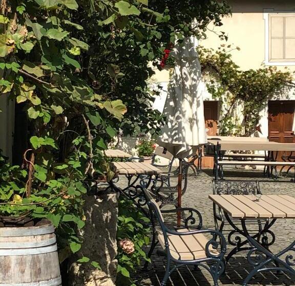 Retkeilymaja Callm Aka Zum Goldenen Löwen Zu Nacht Bei Der Destillerie