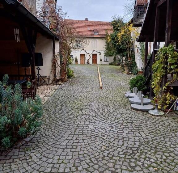 Retkeilymaja Callm Aka Zum Goldenen Löwen Zu Nacht Bei Der Destillerie