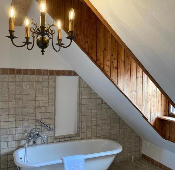 Retkeilymaja Callm Aka Zum Goldenen Löwen Zu Nacht Bei Der Destillerie