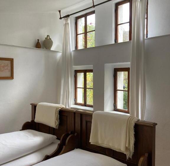 Retkeilymaja Callm Aka Zum Goldenen Löwen Zu Nacht Bei Der Destillerie