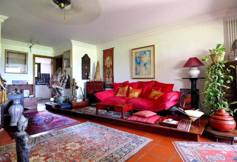 تختخواب و صبحانه Babou