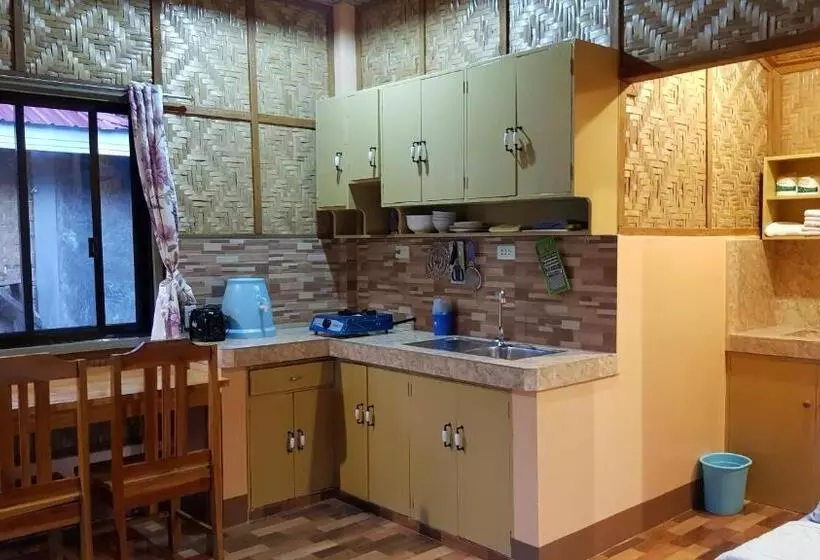 Aamiaismajoitus (B&B) Paco S Garden Home Stay