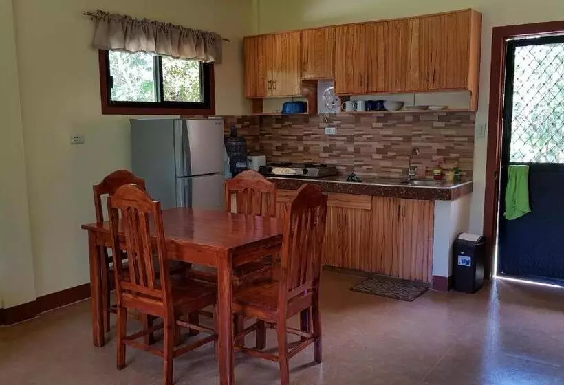 Aamiaismajoitus (B&B) Paco S Garden Home Stay