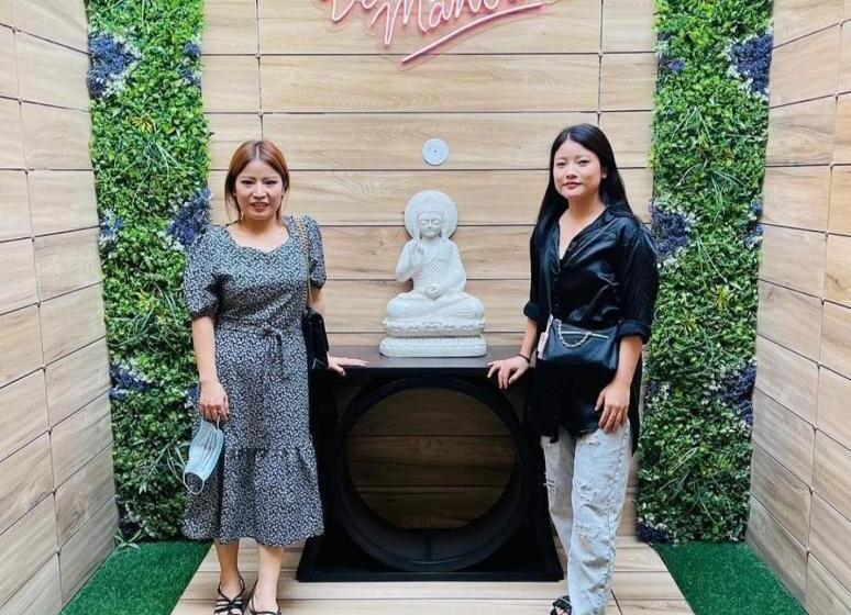 De Manora Homes Unpretentious Hotel With A Garden , Posh Area Ranjit Avenue