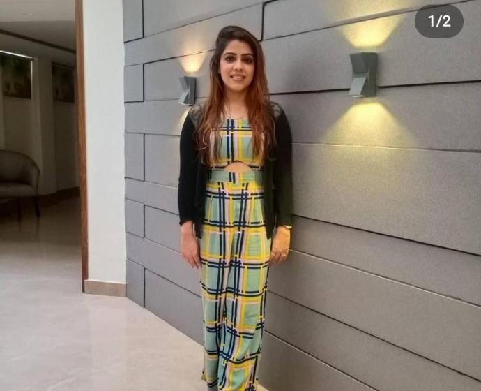 De Manora Homes Unpretentious Hotel With A Garden , Posh Area Ranjit Avenue