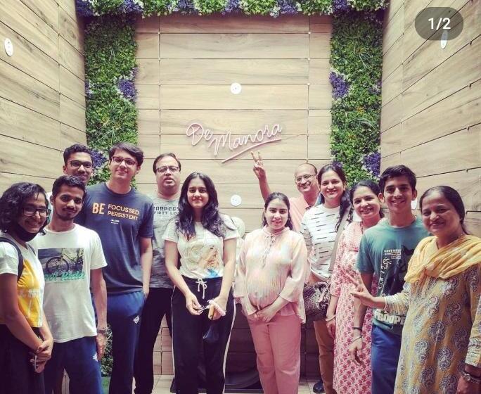 De Manora Homes Unpretentious Hotel With A Garden , Posh Area Ranjit Avenue