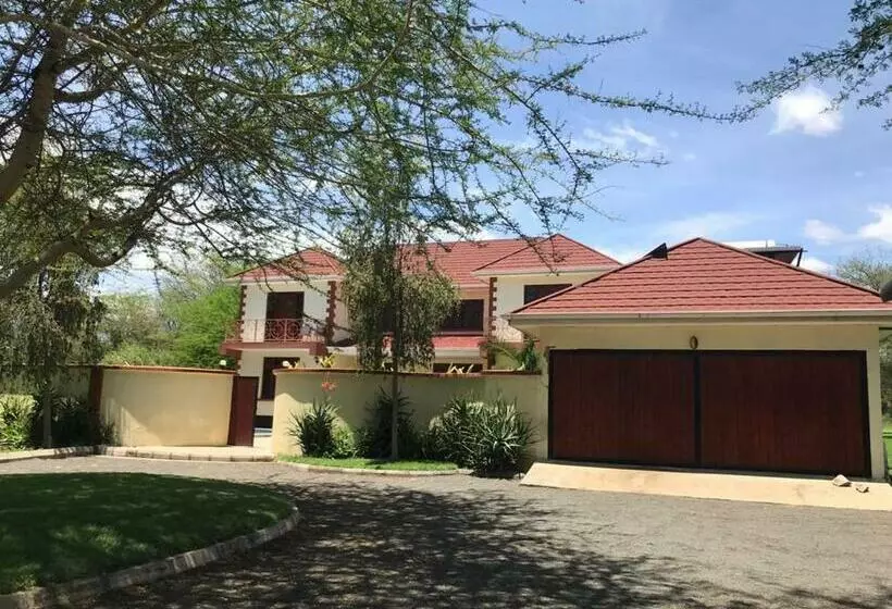 هتل Amani Villa