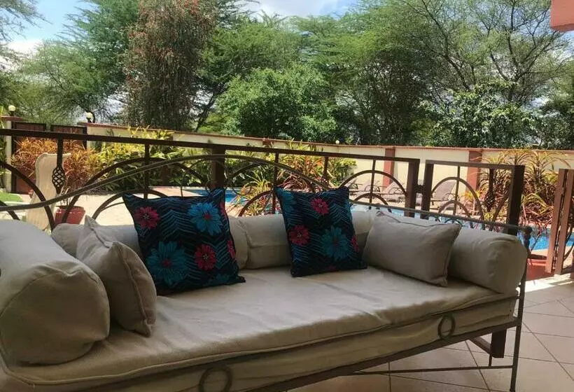 هتل Amani Villa