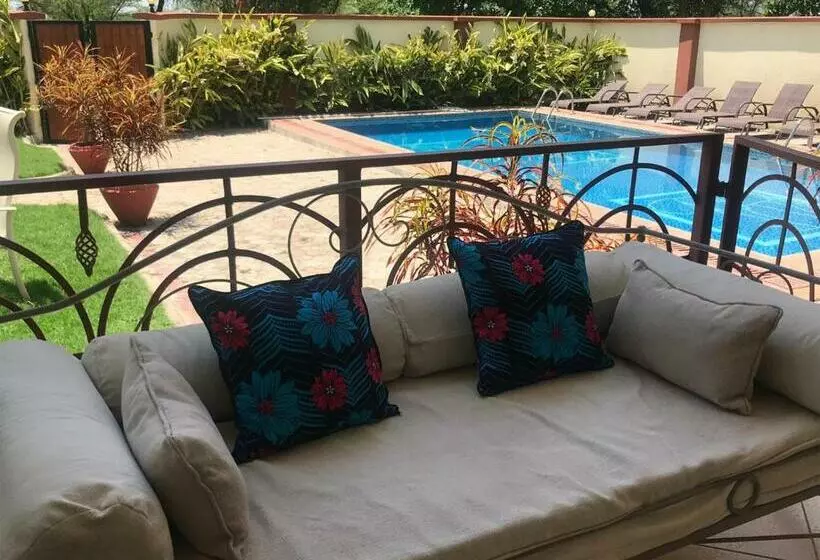 هتل Amani Villa