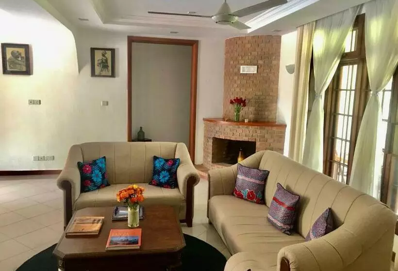 هتل Amani Villa