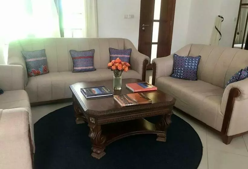 هتل Amani Villa