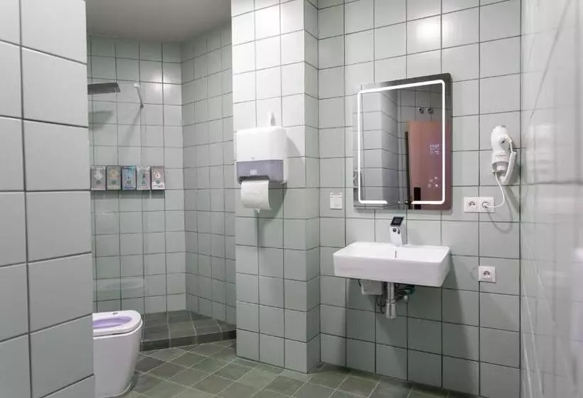 هتل کپسول Futurotel Malagueta Beach