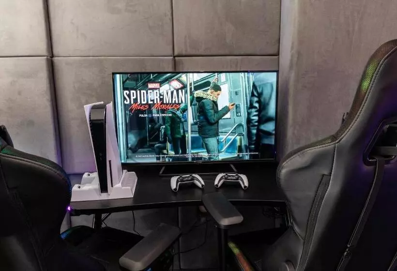 هتل کپسول Futurotel Malagueta Beach