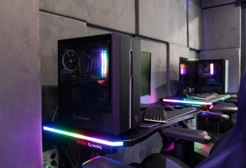 Капсульный Oтель Futurotel Malagueta Beach