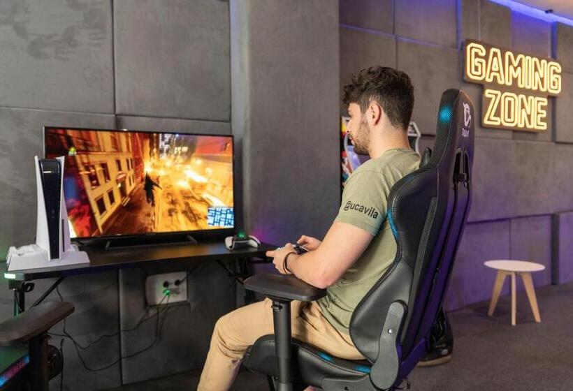 Капсульный Oтель Futurotel Malagueta Beach