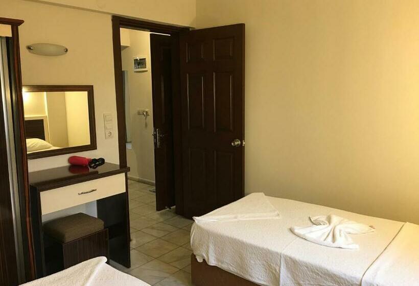 Отель Leons Sun Village Apartments