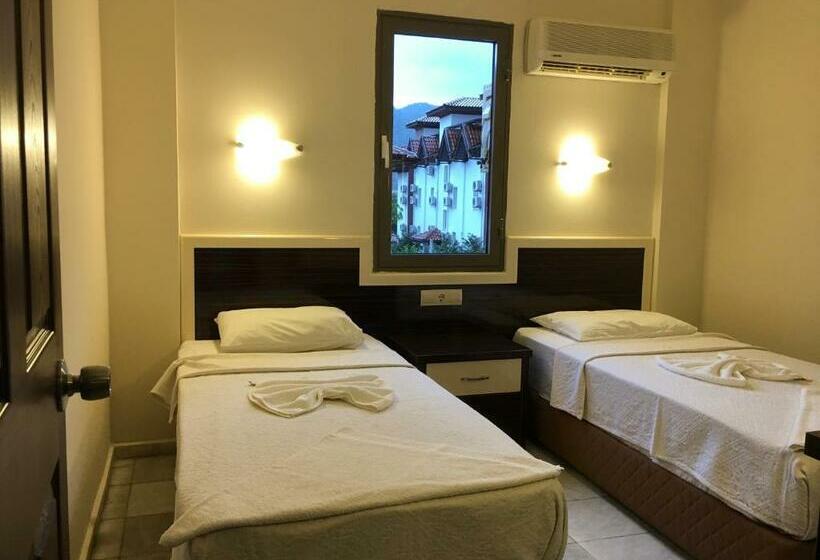 Отель Leons Sun Village Apartments