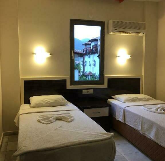 Отель Leons Sun Village Apartments