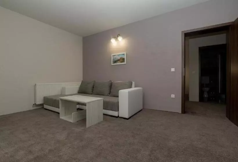 پانسیون Alba Forum